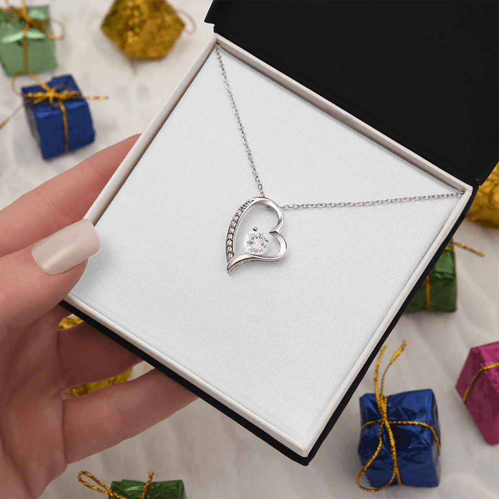 Forever Love Heart Necklace – Timeless Gift for Her