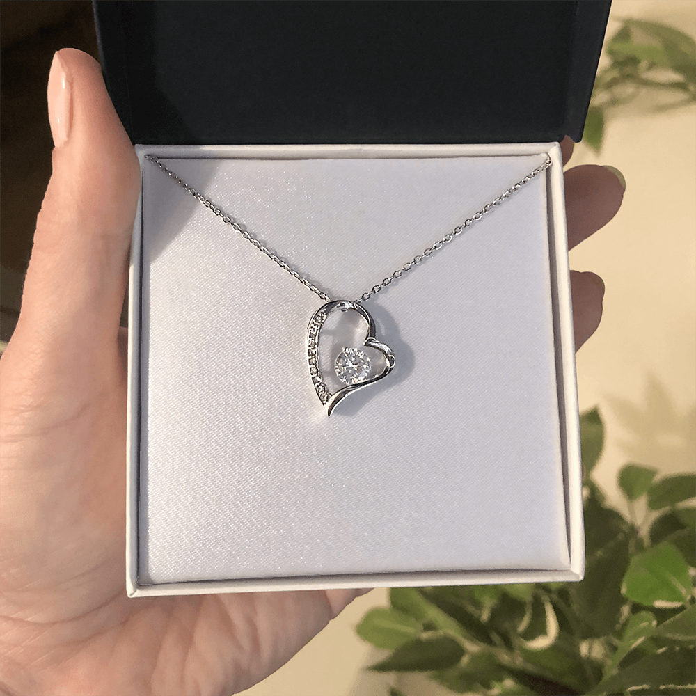 Forever Love Heart Necklace – Timeless Gift for Her